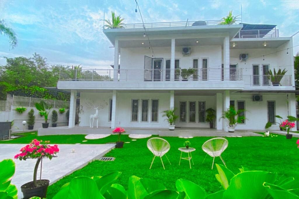 Garden Villa By Villapedia ボゴール エクステリア 写真